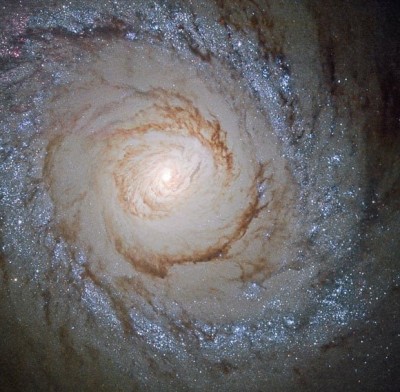 Hubble-Views-Starburst-Galaxy-Messier-94.jpg