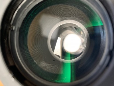 See aperture stopper ring inside objective lens!