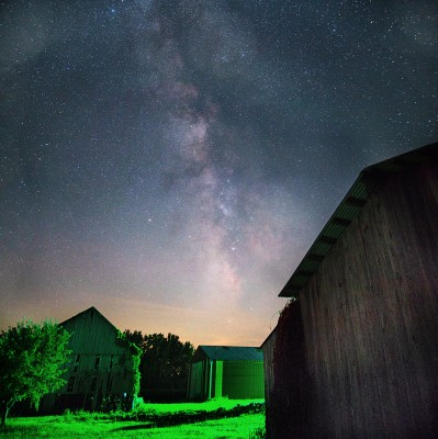 Milky Way behind the shed  thumbnail.jpg